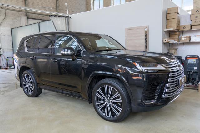 Выдвижные электрические пороги ATS на Lexus LX500