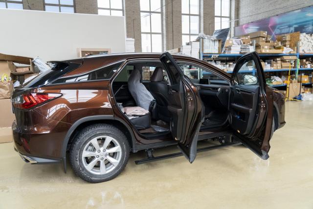 Выдвижные электрические пороги ATS на Lexus RX IV