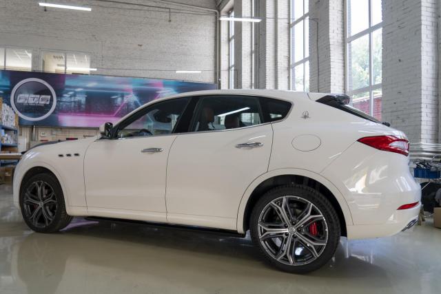 Выдвижные электрические пороги ATS на Maserati Levante
