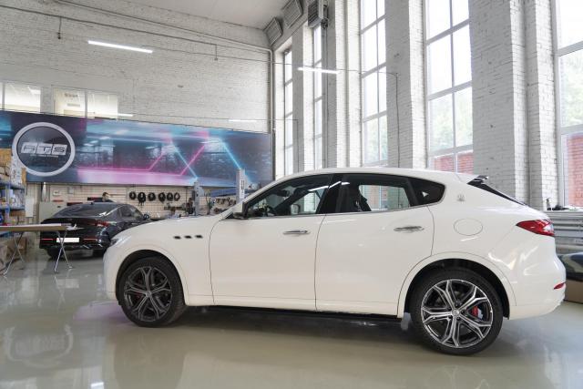 Выдвижные электрические пороги ATS на Maserati Levante