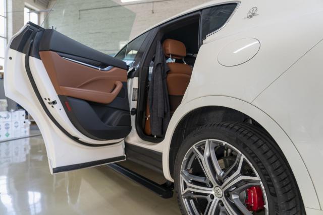 Выдвижные электрические пороги ATS на Maserati Levante