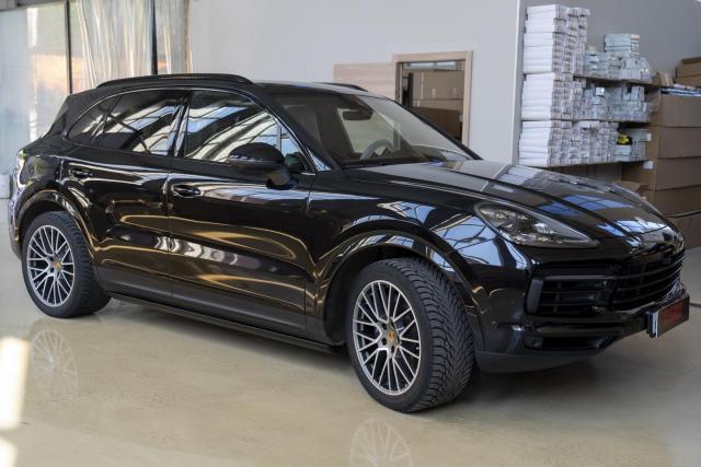 Выдвижные электрические пороги ATS на Porsche Cayenne III
