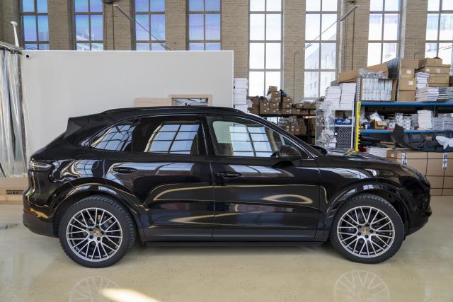 Выдвижные электрические пороги ATS на Porsche Cayenne III