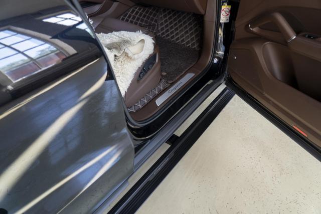 Выдвижные электрические пороги ATS на Porsche Cayenne III
