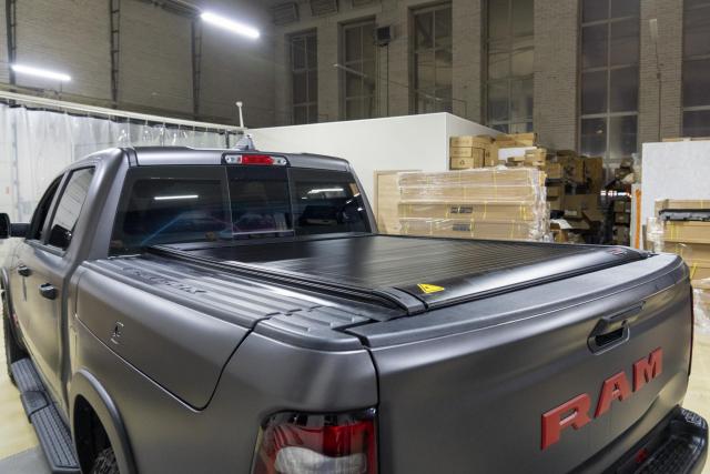 Электрическая крышка кузова Bestwyll на RAM 1500
