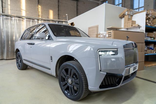 Выдвижные электрические пороги ATS на Rolls-Royce Cullinan Series II