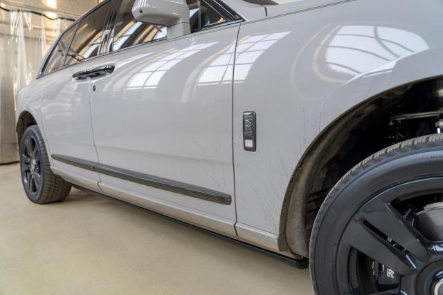 Выдвижные электрические пороги ATS на Rolls-Royce Cullinan Series II