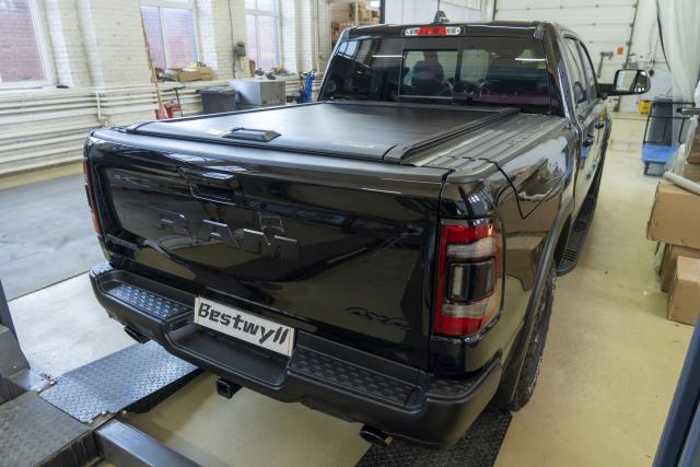 Механическая крышка кузова Bestwyll на RAM 1500