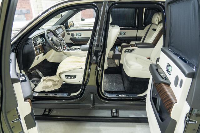 Установка выдвижных электропорогов ATS на Rolls-Royce Cullinan