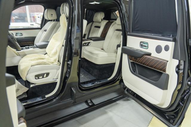 Установка выдвижных электропорогов ATS на Rolls-Royce Cullinan