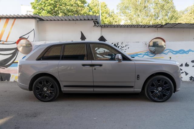Выдвижные электрические пороги ATS на Rolls-Royce Cullinan Series II