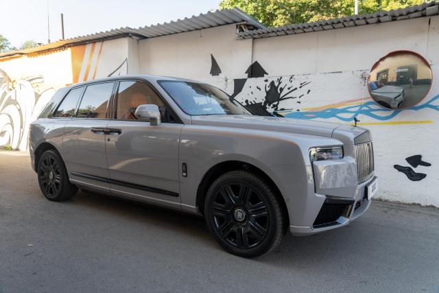 Выдвижные электрические пороги ATS на Rolls-Royce Cullinan Series II