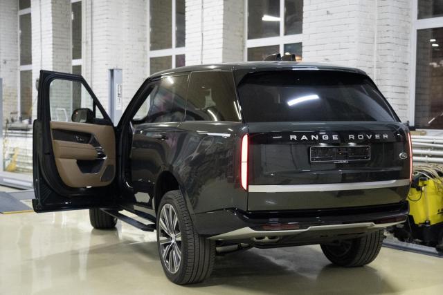 Выдвижные электрические пороги на Range Rover Vogue (L460) 2022 г.в.