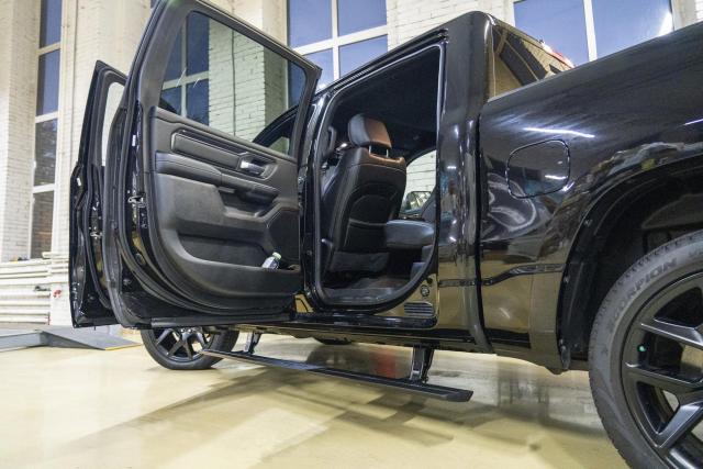Выдвижные электрические пороги ATS на Dodge Ram IV