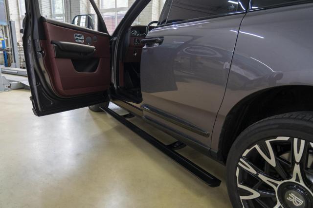 Установка выдвижных электропорогов ATS на Rolls-Royce Cullinan