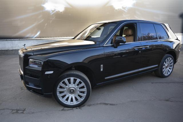 Установка выдвижных электропорогов ATS на Rolls-Royce Cullinan