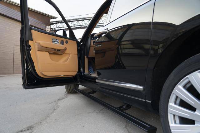 Установка выдвижных электропорогов ATS на Rolls-Royce Cullinan