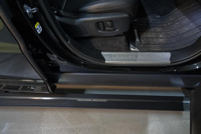 Установка выдвижных электропорогов ATS на Range Rover Sport