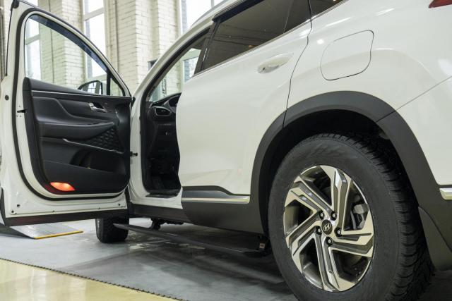 Выдвижные электрические пороги ATS на Hyundai Santa Fe IV рест. 2020-2023