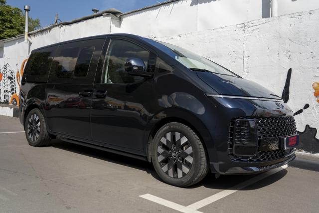 Hyundai Staria выдвижные электропороги ATS