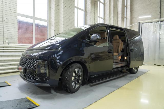 Hyundai Staria выдвижные электропороги ATS