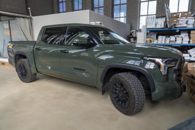Выдвижные электрические пороги ATS на Toyota Tundra III