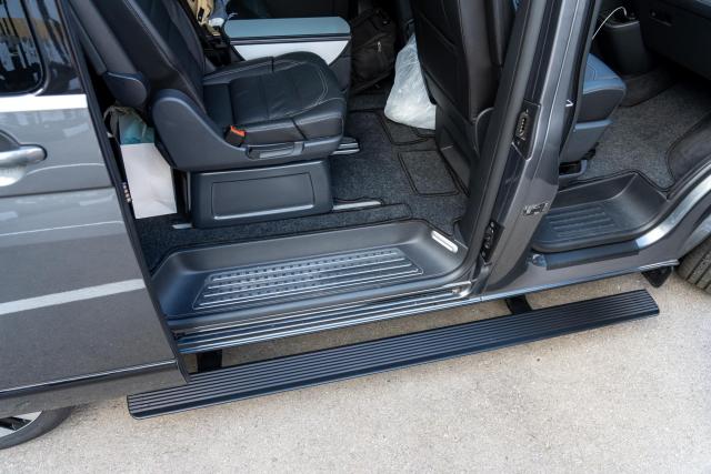 Установка выдвижных электропорогов ATS на Volkswagen Multivan T6