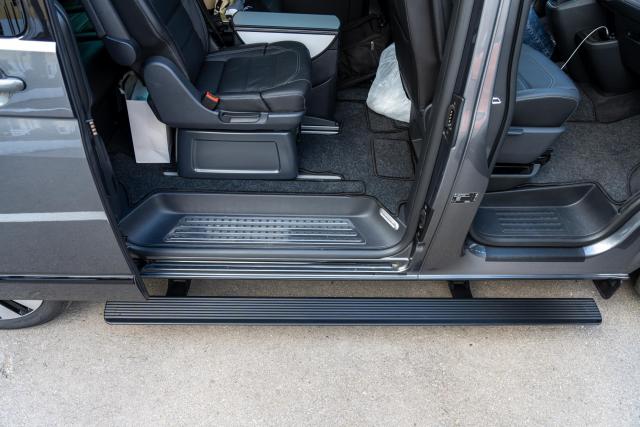 Установка выдвижных электропорогов ATS на Volkswagen Multivan T6