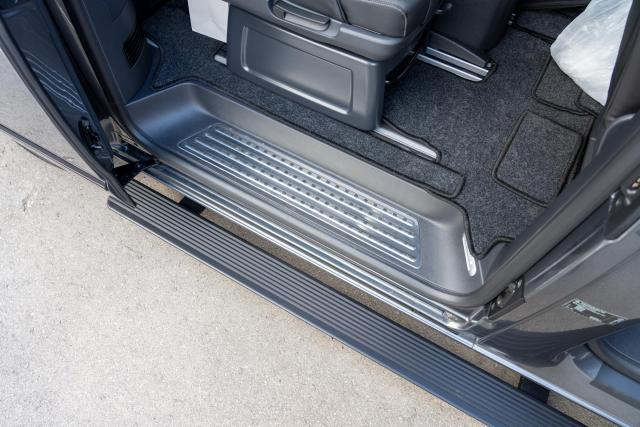 Установка выдвижных электропорогов ATS на Volkswagen Multivan T6