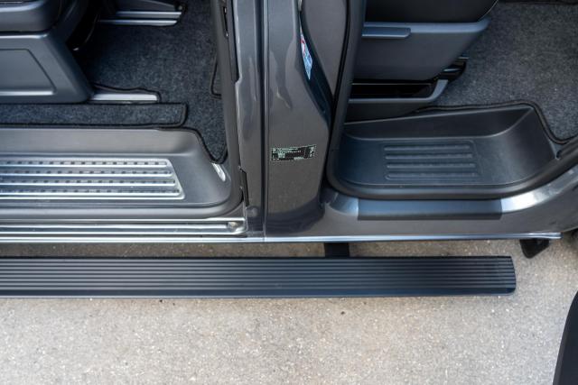 Установка выдвижных электропорогов ATS на Volkswagen Multivan T6
