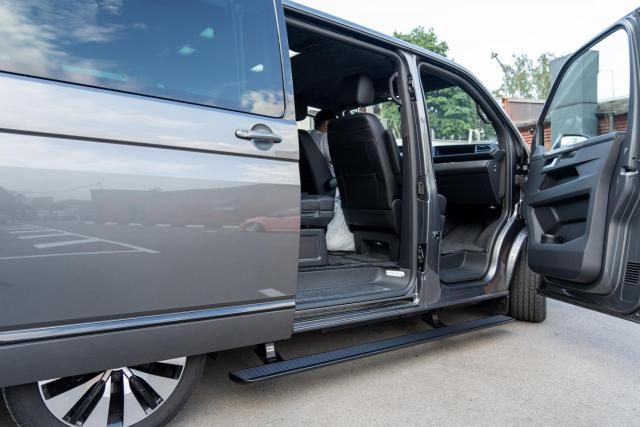 Установка выдвижных электропорогов ATS на Volkswagen Multivan T6