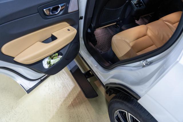 Выдвижные электрические пороги ATS на Volvo XC60 2017 - 2021