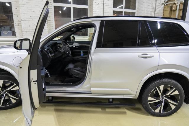 Выдвижные электрические пороги ATS на Volvo XC90