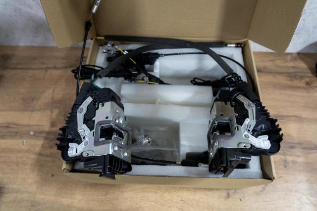 Доводчики дверей на Mercedes V-class