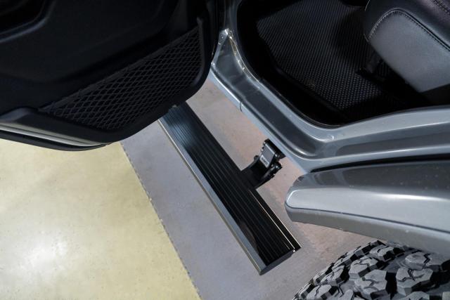 Установка выдвижных электропорогов ATS на Jeep Wrangler